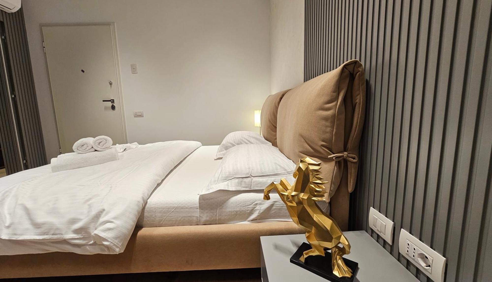 Center Apartment Easy_Luxury ティラナ エクステリア 写真