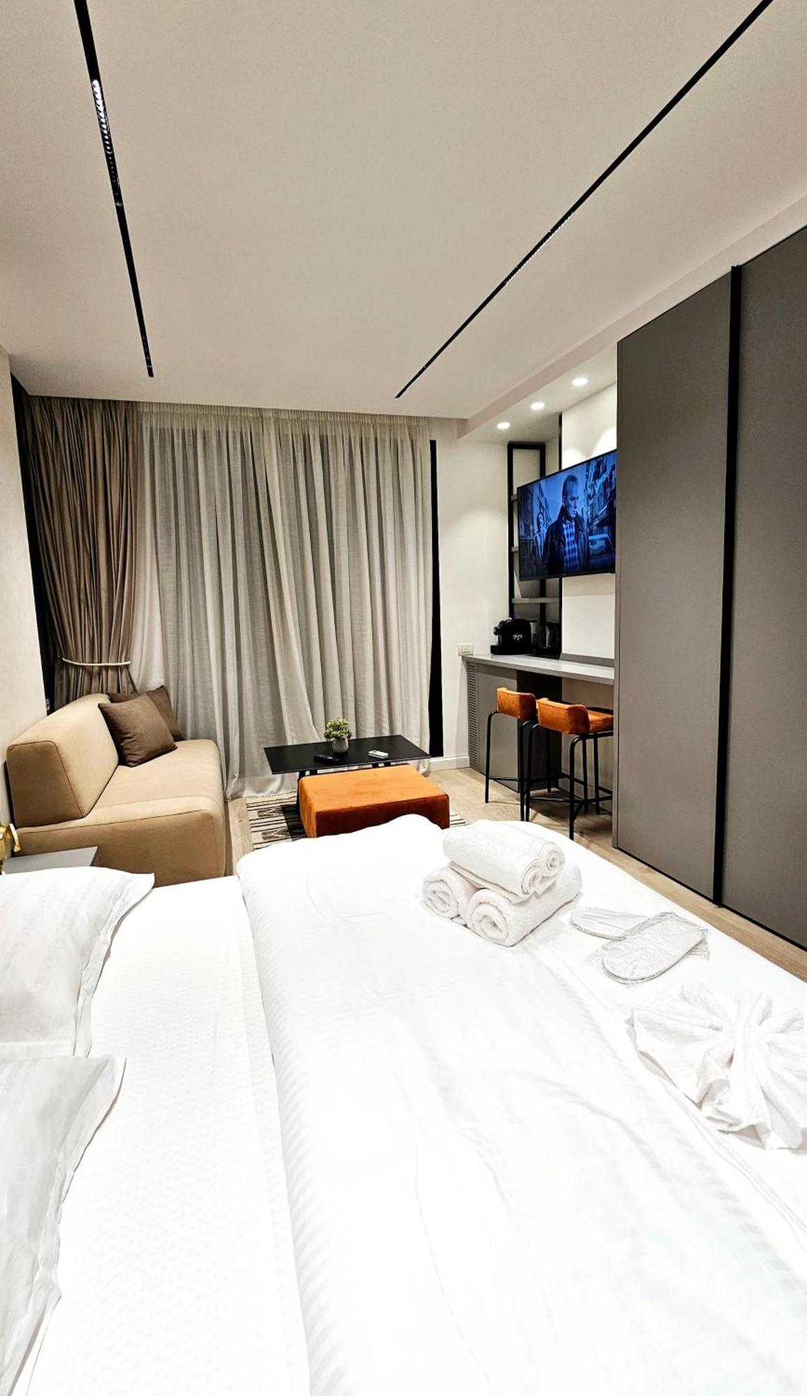 Center Apartment Easy_Luxury ティラナ エクステリア 写真